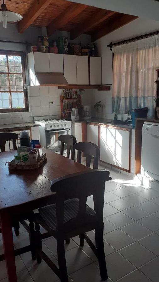 Casa Confortable - Parque Central - Estacionamiento, Patio, 3 Banos, 5 Habitaciones - La Cieneguita エクステリア 写真