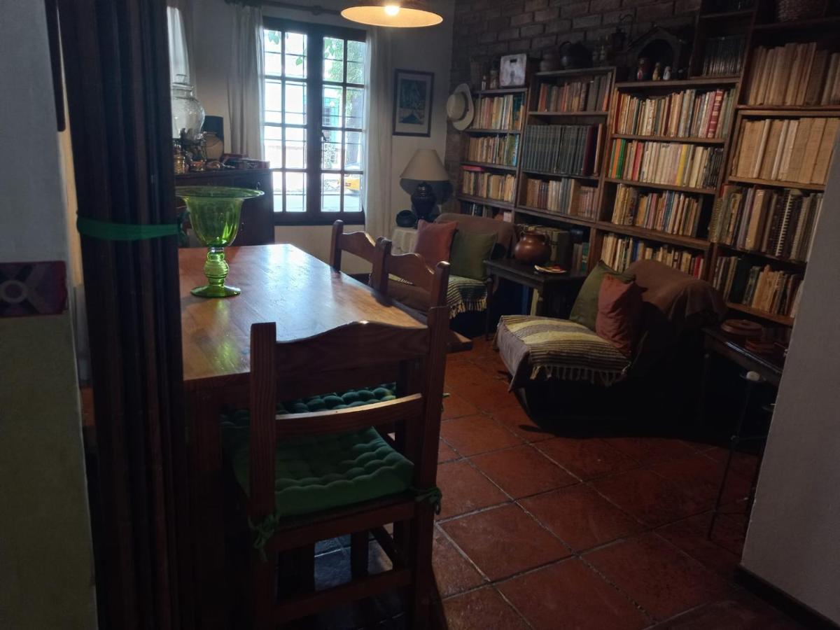 Casa Confortable - Parque Central - Estacionamiento, Patio, 3 Banos, 5 Habitaciones - La Cieneguita エクステリア 写真