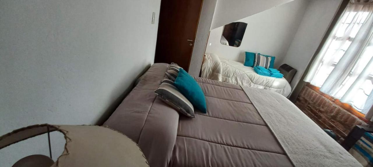 Casa Confortable - Parque Central - Estacionamiento, Patio, 3 Banos, 5 Habitaciones - La Cieneguita エクステリア 写真