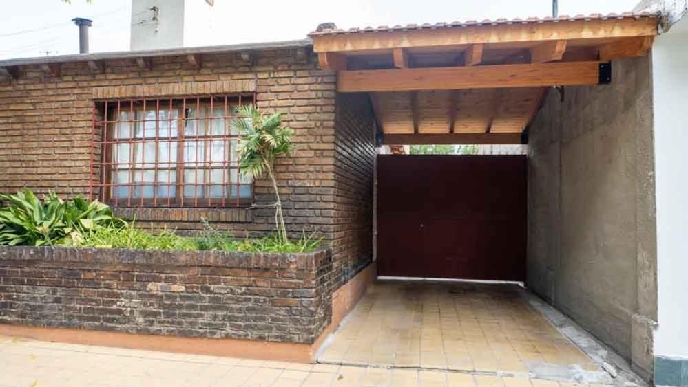 Casa Confortable - Parque Central - Estacionamiento, Patio, 3 Banos, 5 Habitaciones - La Cieneguita エクステリア 写真