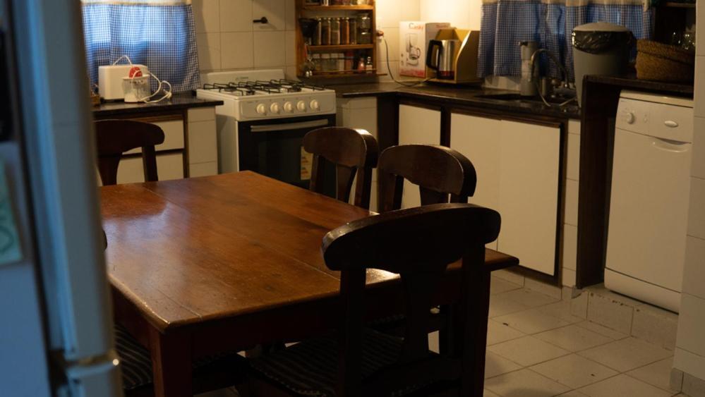 Casa Confortable - Parque Central - Estacionamiento, Patio, 3 Banos, 5 Habitaciones - La Cieneguita エクステリア 写真